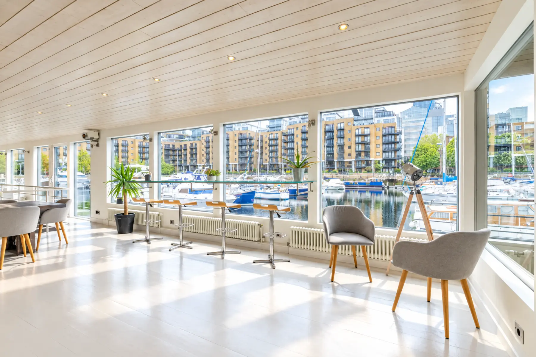 Britain's biggest houseboat in London Bridge